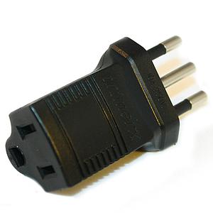 ADAPTADOR ENCHUFE XTECH AMERICANO DE TRES PATAS