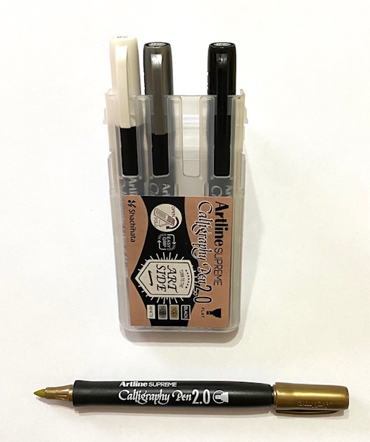 SET CALIGRAFICO ARTLINE SUPREME 4 UNDS 2.0 PLATEADO-NEGRO-DORADO-BLANCO ( DESC. )
