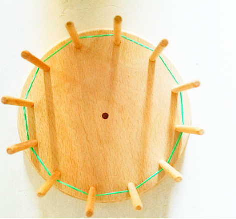 GEOPLANO CIRCULAR DE MADERA C/ELASTICOS DE COLORES KINDER MIX